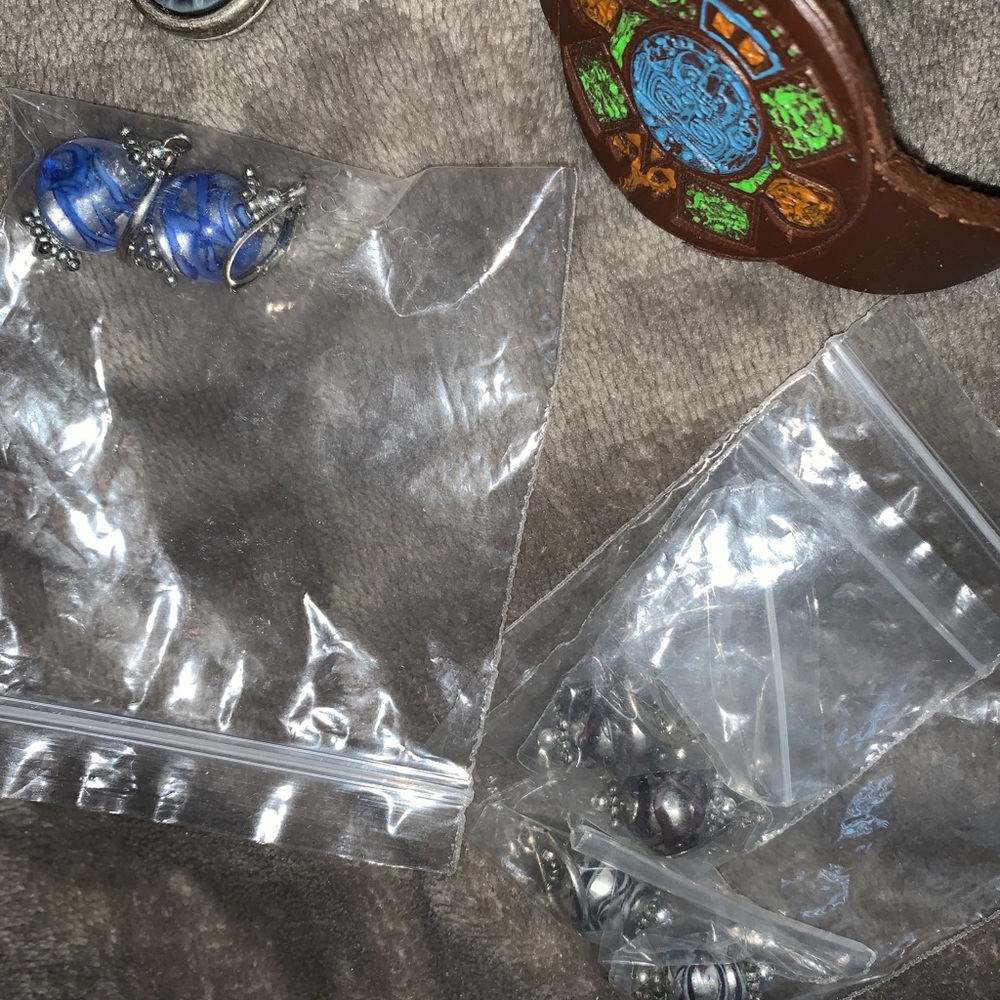 Assorted jewelry